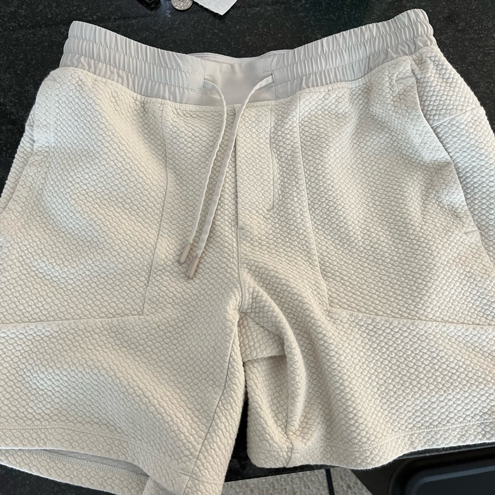 LuLulemon at ease shorts Mens Lrg